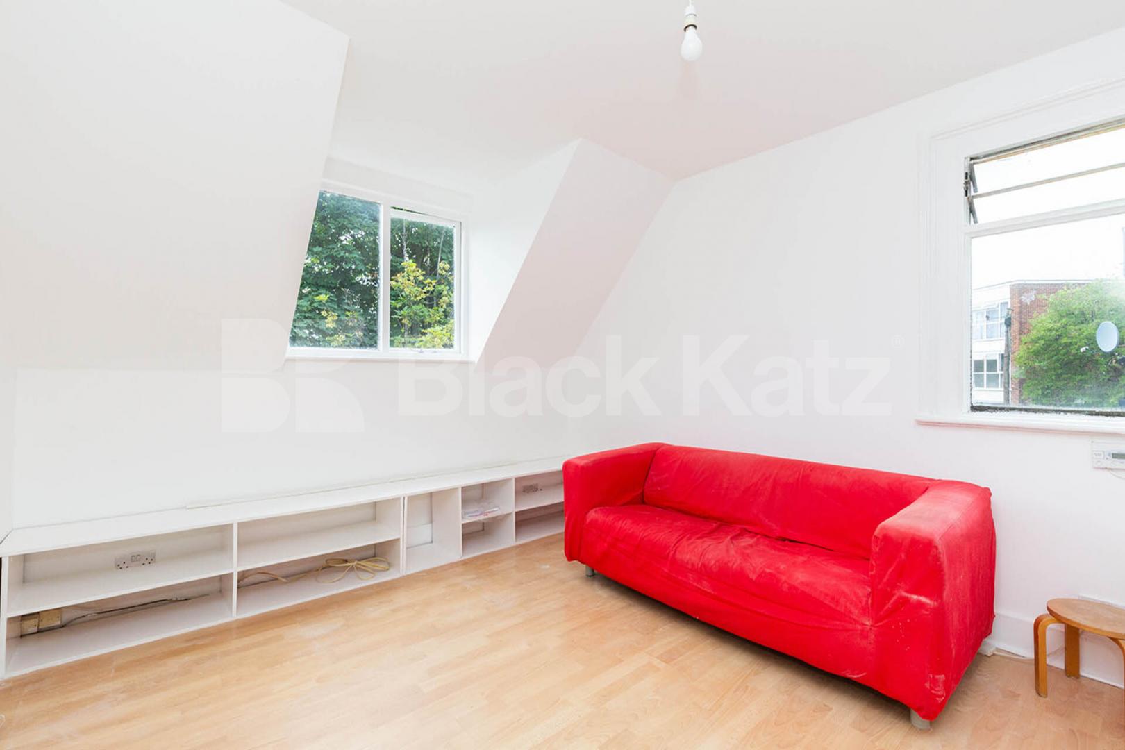 Top floor one double bedroom flat conveniently located close to transport Newnham Road, Wood Green